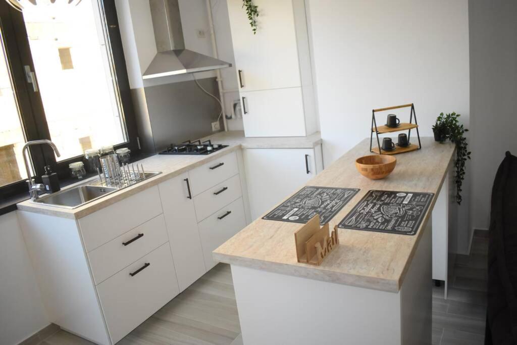 מאמאיה Apartment By The Lake With A View מראה חיצוני תמונה